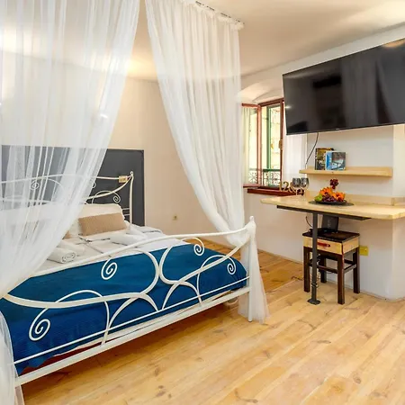 Luxe Centre Secret Gem 아파트