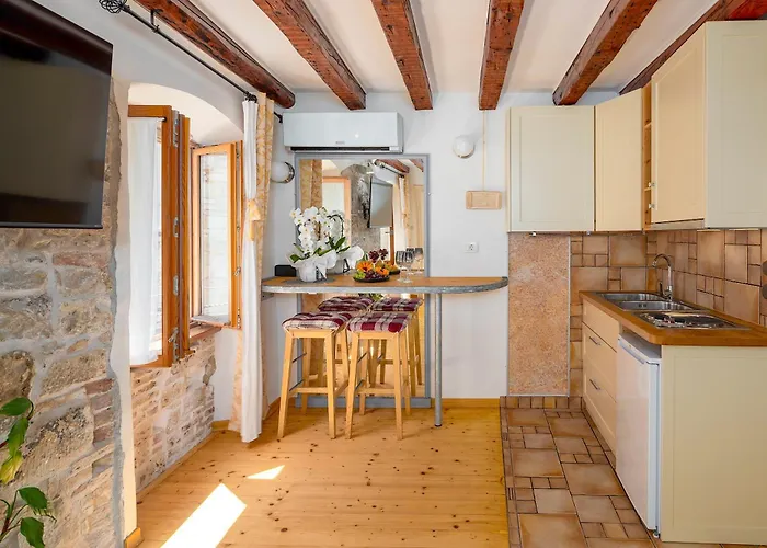 Luxe Centre Secret Gem