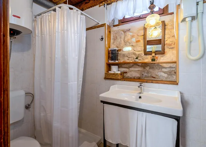 Luxe Centre Secret Gem *