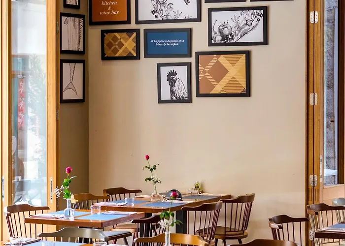 Luxe Centre Secret Gem